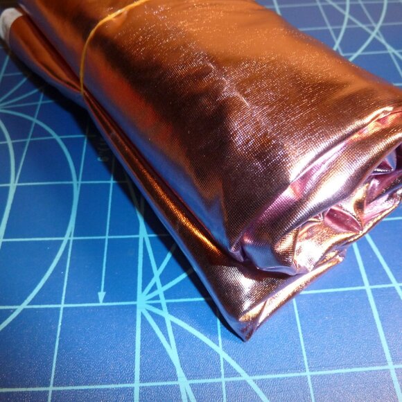 Highly shiny fabric in Pompadour pink with a matte baby pink reverse side - Picture 3 of 3